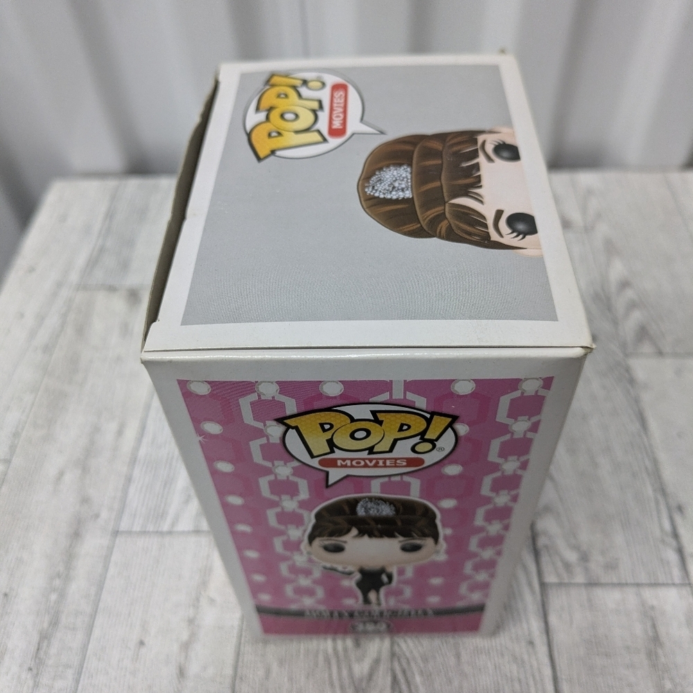 Funko Pop 380 Holly Golightly in Black and White Breakfast At Tiffany's - Picture 4 of 6